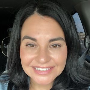 Meet your Posher, Cynthia